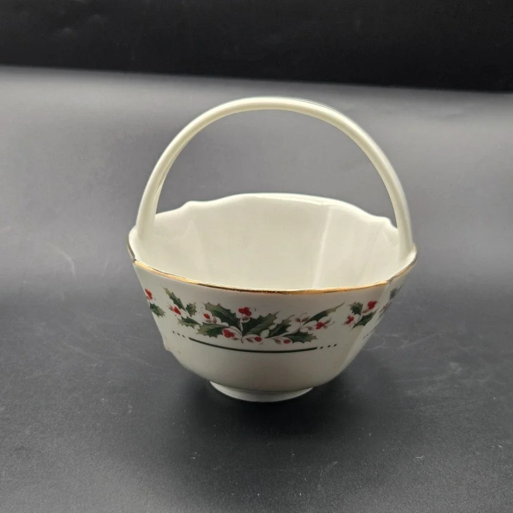 Christmas Holly‎ Fine Porcelain Handled Holiday Basket With Gold Accents Japan